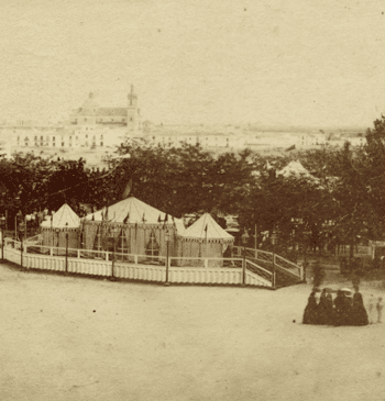 Exhiben la primera foto realizada en la Feria de Abril de Sevilla, [...]
