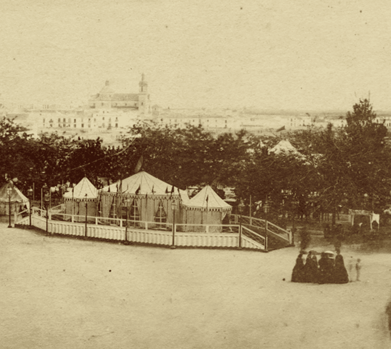 Exhiben la primera foto realizada en la Feria de Abril de Sevilla, en 1859