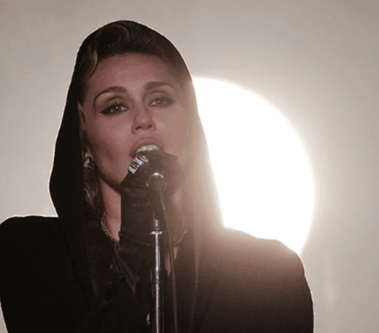Miley Cyrus estrena por sorpresa su nuevo álbum en un evento de TikTok