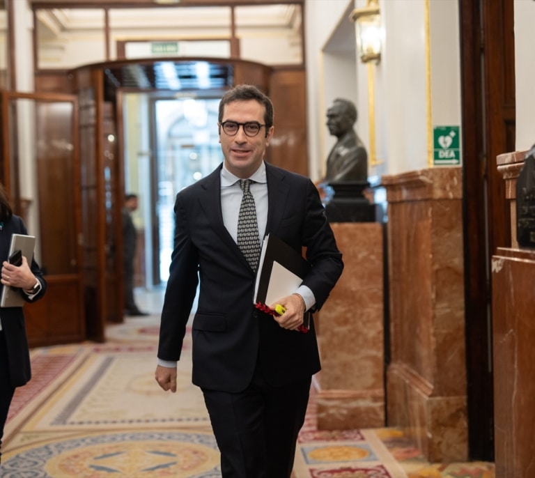 El Congreso convalida el decreto antiaranceles del Gobierno gracias al apoyo de Junts y la abstención de Podemos