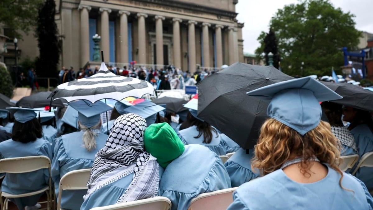 Estudiantes asisten a una ceremonia en la Universidad de Columbia, Manhattan.