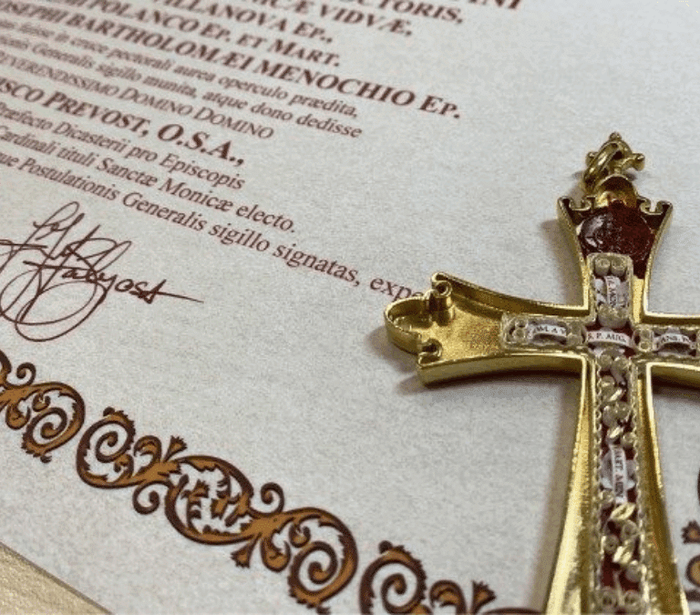 La cruz pectoral de León XIV contiene reliquias de dos obispos españoles