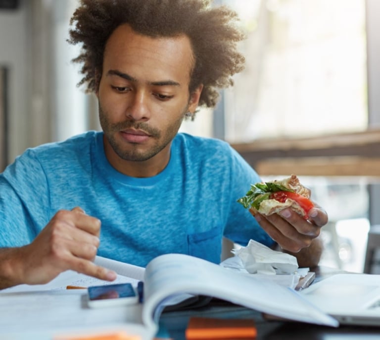 Qué comer en época de exámenes: estos son los alimentos que mejoran la concentración y la memoria