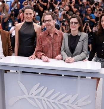 Foto del reparto y guionistas en el Festival de Cannes