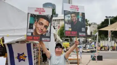 Hamás libera al soldado estadounidense Edan Alexander en la Franja de Gaza