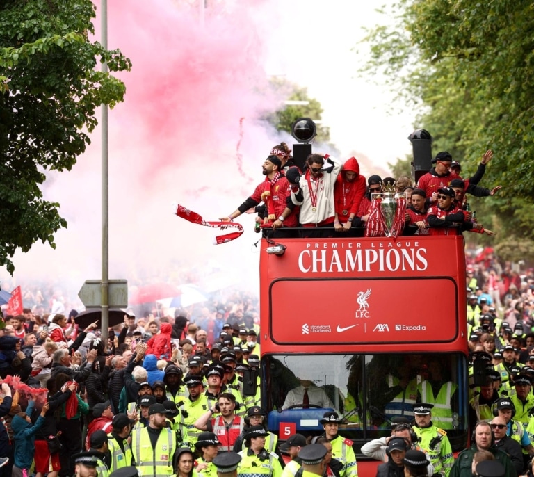Detienen a un hombre por atropellar a varias personas durante la celebración de la Premier del Liverpool
