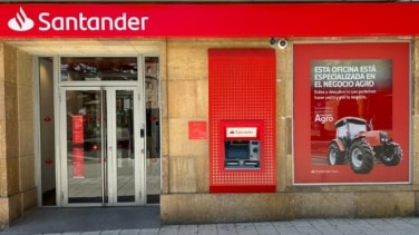 Dos senadores exigen a EEUU frenar la compra de Webster por el Banco Santander porque España no es un "aliado confiable"