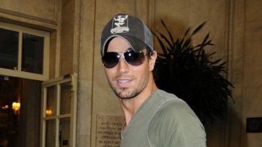 Enrique Iglesias cumple 50 años: su verdadero nombre, su anomalía congénita y su nula relación con su padre