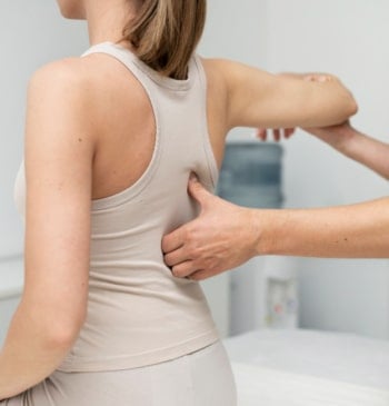 Las implicaciones que puede tener la escoliosis en el día a día