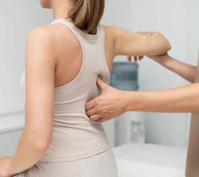 Las implicaciones que puede tener la escoliosis en el día a día