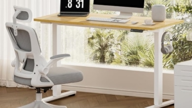 Adiós a los dolores de espalda y a las malas posturas con el escritorio elevable que Amazon ha rebajado