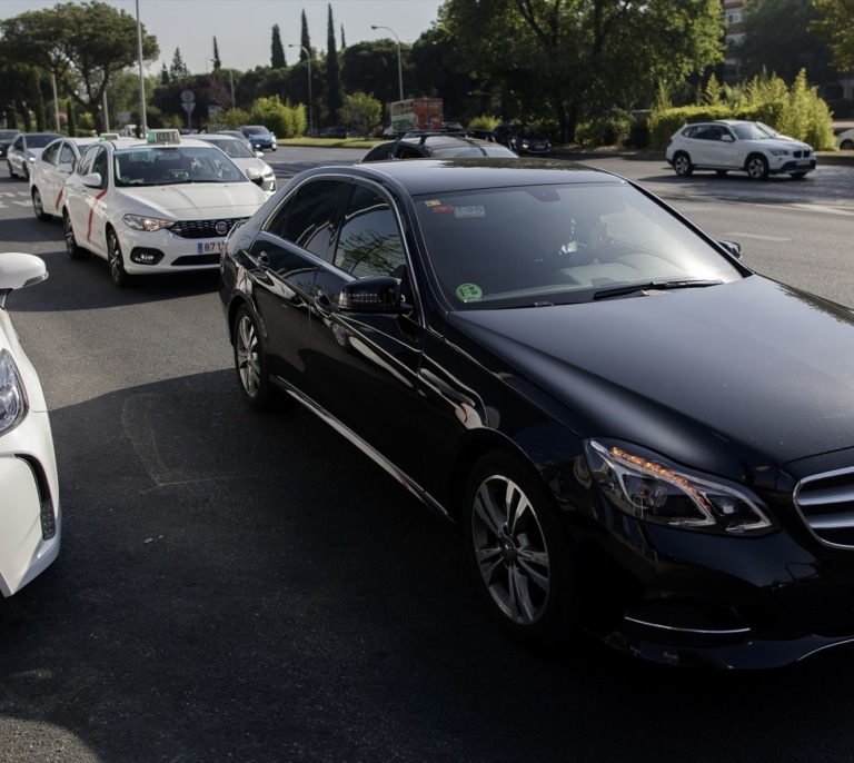 Taxistas de Madrid protestan por 8.500 licencias VTC a Cabify