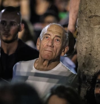 El ex primer ministro Ehud Olmert estalla: "Israel está cometiendo crímenes de [...]