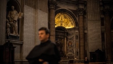 Gays y católicos: “Dejé el seminario después de que me llevaran a una terapia de conversión”