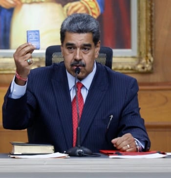 Cambiar las constituciones para que nada cambie