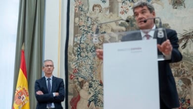 Los servicios de estudio más prestigiosos cuestionan la sostenibilidad de las pensiones que defiende Escrivá