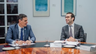 Ex altos cargos de la CNMC, sobre la consulta de la OPA del BBVA: "Inquietante, insólita... Cuerpo se juega su prestigio"