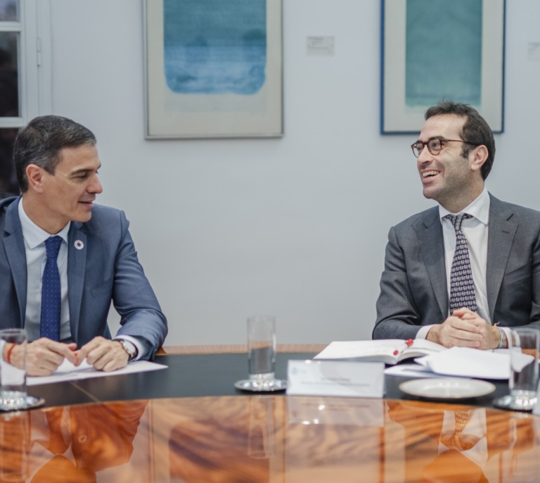 Ex altos cargos de la CNMC, sobre la consulta de la OPA del BBVA: "Inquietante, insólita... Cuerpo se juega su prestigio"