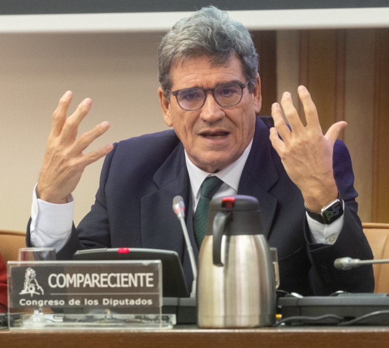 Escrivá defiende sus cambios en el Banco de España: "Si hay alguien cualificado para reformar el servicio de Estudios, soy yo"