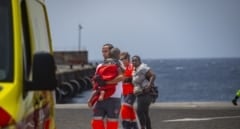 Mueren siete personas y un bebé desaparecido tras volcar un cayuco en el que viajaban 160 personas en El Hierro