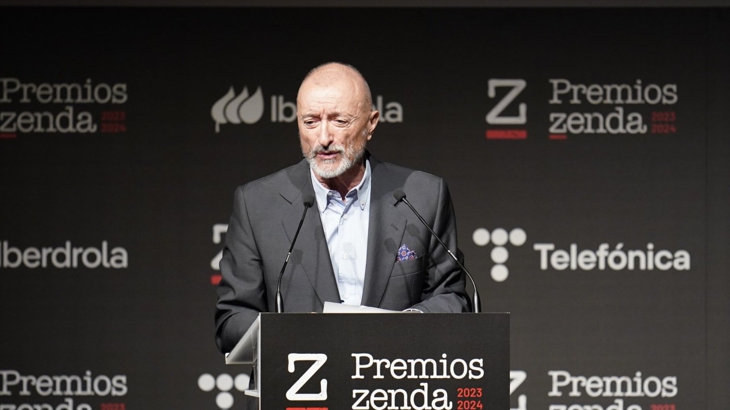 FOTO DE ARCHIVO. El escritor Arturo Pérez Reverte durante la ceremonia de entrega de la primera edición de los Premios Zenda, a 14 de enero de 2025