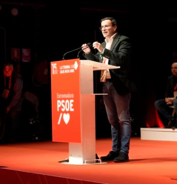 Gallardo no tendrá que dejar sus cargos en el PSOE extremeño pese [...]