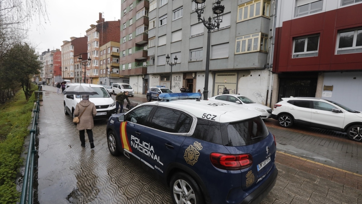 Dos coches de la Policía Nacional en una fotografía de archivo
