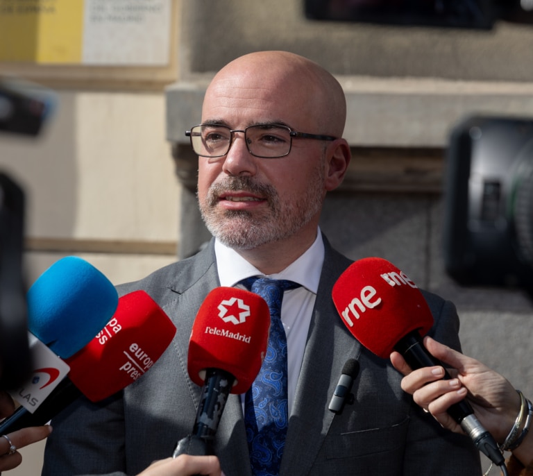 El juez Peinado imputa al delegado del Gobierno en Madrid en el 'caso Begoña Gómez'