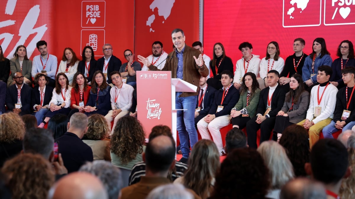 (Foto de ARCHIVO) El secretario general del PSOE y presidente del Gobierno, Pedro Sánchez, interviene durante el XV Congreso del PSIB-PSOE, en el Hotel Hipotels Convention Centre Playa de Palma, a 22 de marzo de 2025, en Palma de Mallorca, Mallorca, Baleares (España). Los socialistas de Baleares celebran su congreso bajo el lema 'Triam lluitar' (‘Elegimos Luchar’) para elegir a los nuevos órganos de dirección del partido. Isaac Buj / Europa Press 22 MARZO 2025;POLÍTICA;PSOE;PSIB;PSIB-PSOE;CONGRESO 22/3/2025
