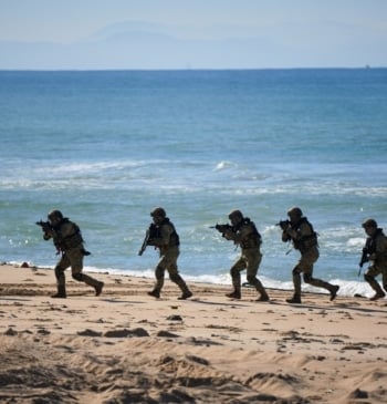 Un sargento, condenado por obligar a sus soldados a reptar entre zarzas, [...]