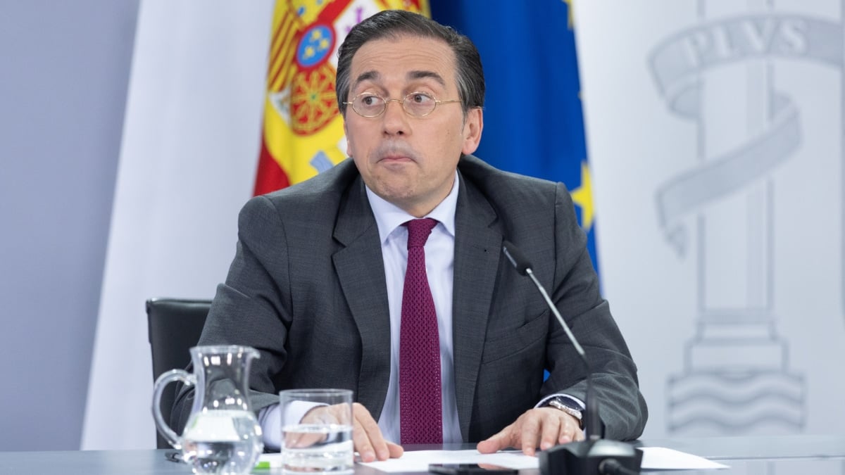 Edificios ruinosos y trámites que duran años: diplomáticos denuncian el colapso de la red consular de España tras décadas de abandono
