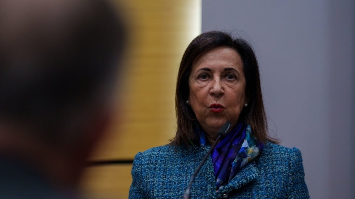 "Es una conversación privada", repite Margarita Robles 10 veces en un minuto como respuesta al wasap de Sánchez