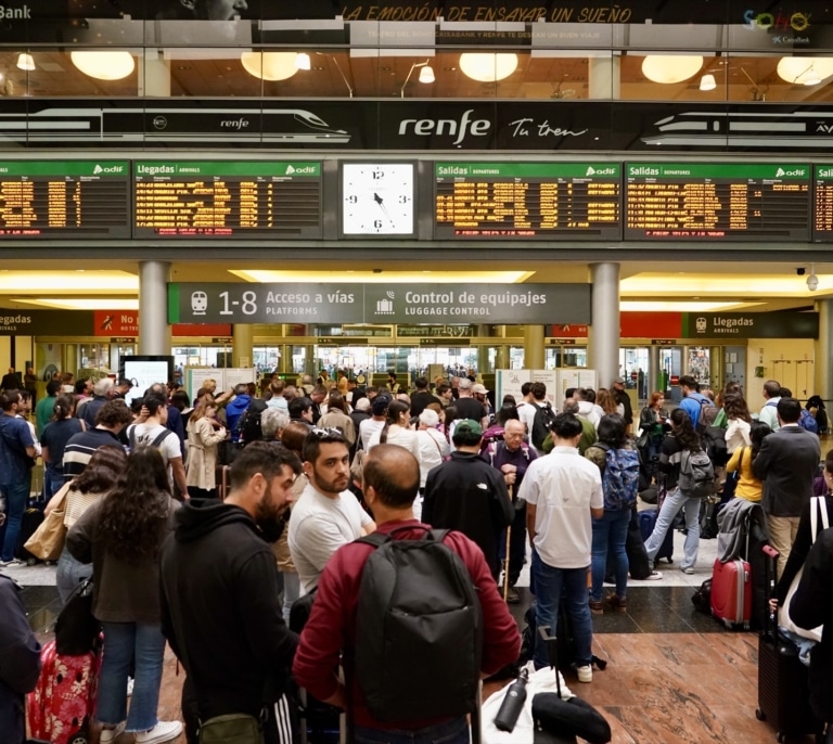 Adif repara una avería de señalización que ha provocado retrasos en los trenes de alta velocidad a Sevilla