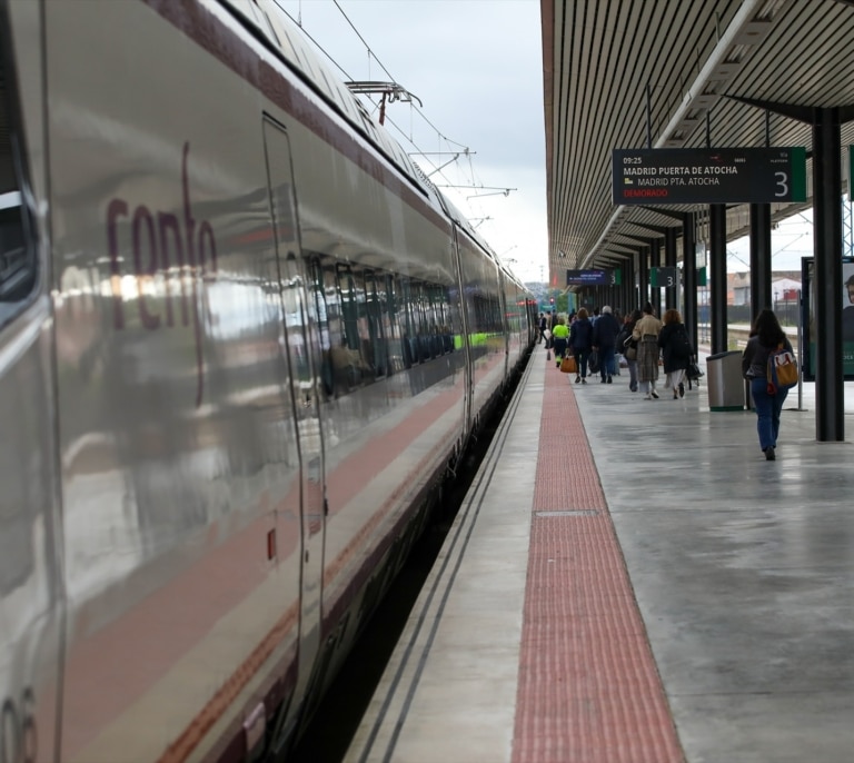 Renfe lanza ofertas para viajar este verano por España desde 9 euros