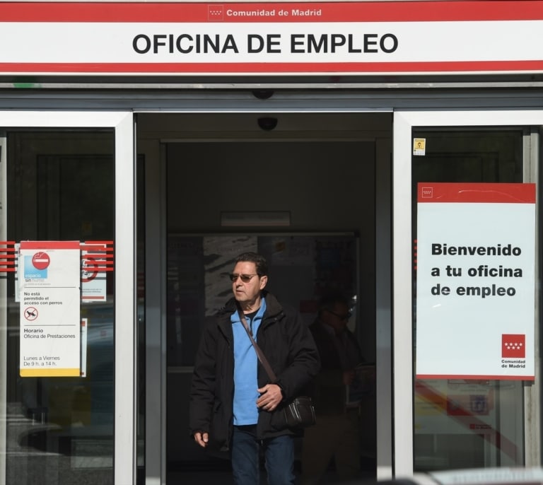 El paro baja en 48.920 personas en junio impulsado por los servicios, hasta su menor nivel en 17 años