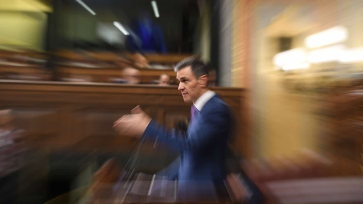 (Foto de ARCHIVO) El presidente del Gobierno, Pedro Sánchez, interviene durante una sesión plenaria, en el Congreso de los Diputados, a 7 de mayo de 2025, en Madrid (España). El presidente del Gobierno comparece en el Congreso para dar explicaciones sobre el aumento del gasto en Defensa y del apagón masivo de la semana pasada. Además, está previsto que anuncie medidas destinadas al refuerzo del sistema eléctrico. Fernando Sánchez / Europa Press 07/5/2025