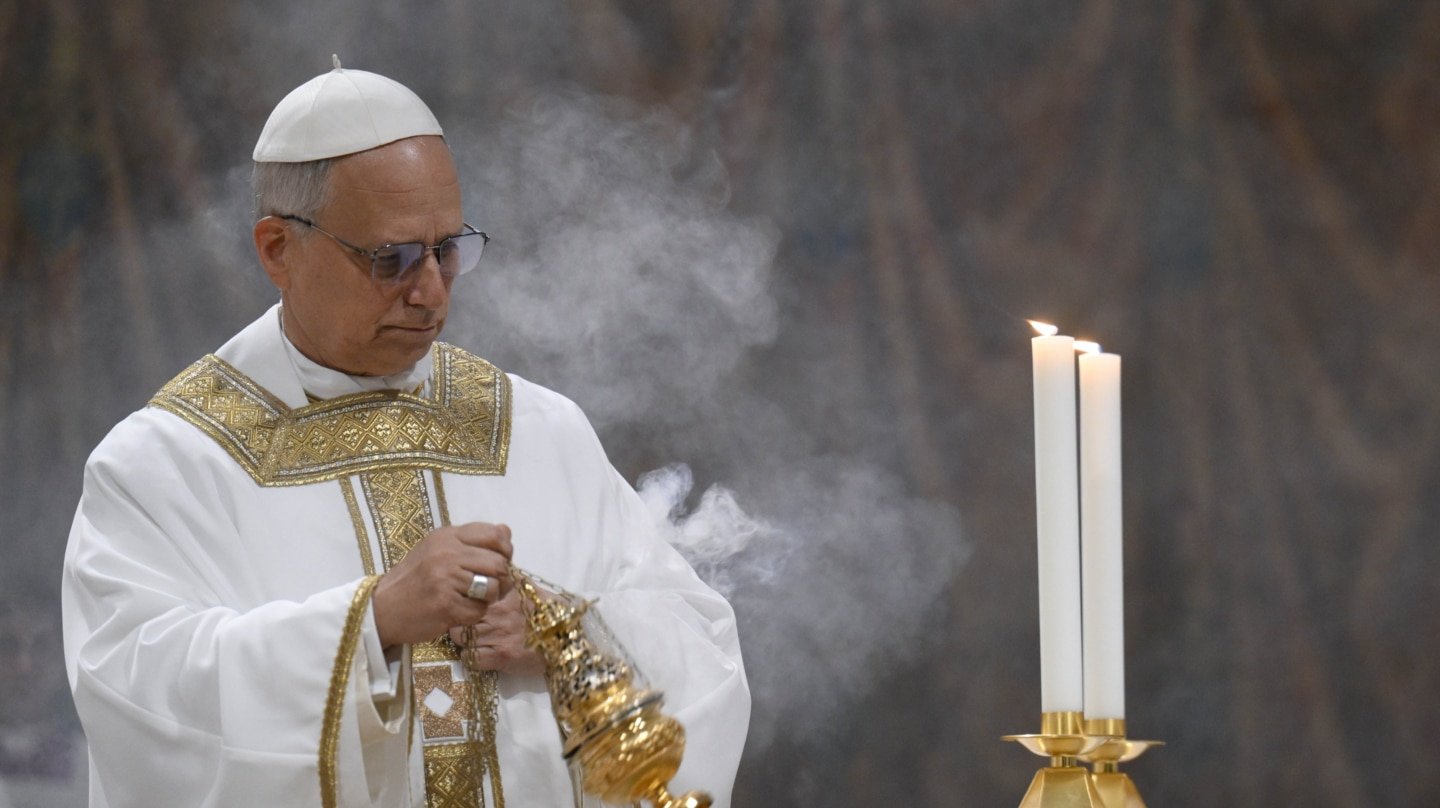Vatican, VATICAN: NO LIBRI** Italy, Rome, Vatican, 2025/5/9.Pope Leo XIV celebrates Holy Mass pro Ecclesia with Cardinals in the Sistine Chapel at the Vatican . Photograph by VATICAN MEDIA / Catholic Press Photo,Image: 997034583, License: Rights-managed, Restrictions: * Italy Rights OUT *, Model Release: no, Credit line: VATICAN MEDIA / Zuma Press / ContactoPhoto Editorial licence valid only for Spain and 3 MONTHS from the date of the image, then delete it from your archive. For non-editorial and non-licensed use, please contact EUROPA PRESS. 09/5/2025 ONLY FOR USE IN SPAIN