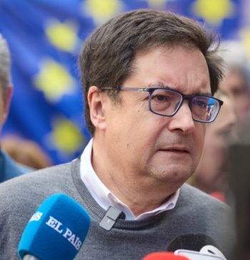 López califica de "muy grave" la filtración de los mensajes de Sánchez [...]