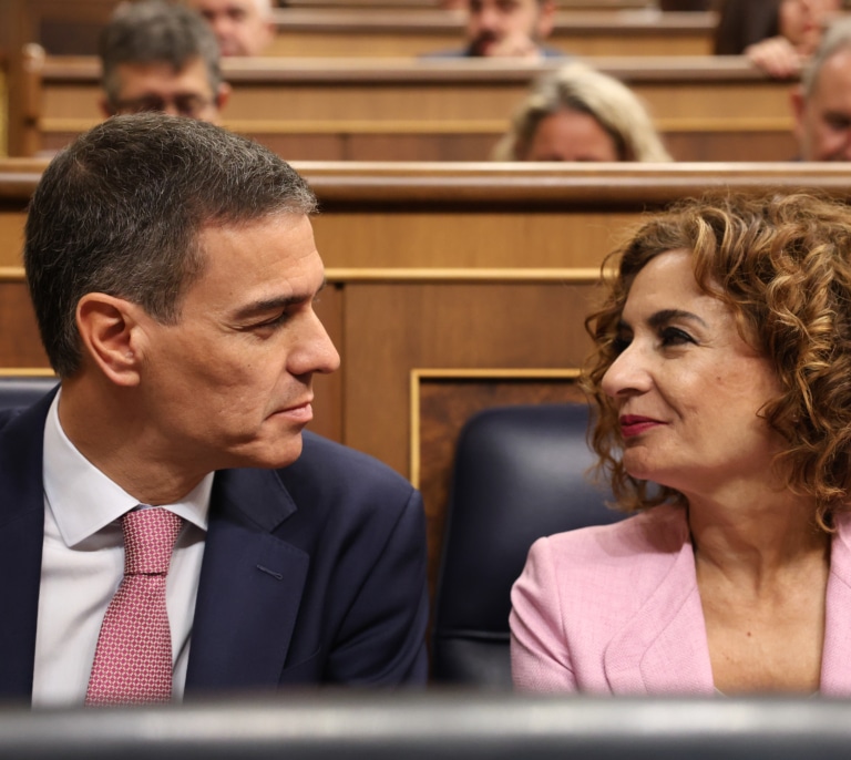 El Gobierno no cree que los wasaps erosionen a Sánchez: "Nos desgasta más el apagón, los trenes o las mujeres de Ábalos"