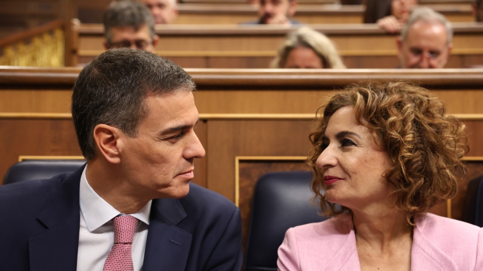 El Gobierno no cree que los wasaps erosionen a Sánchez: "Nos desgasta más el apagón, los trenes o las mujeres de Ábalos"