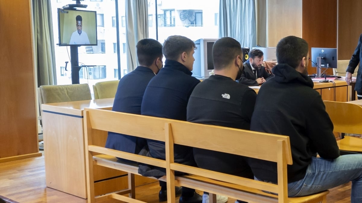 Vinicius declara que los miembros del Frente Atlético que colgaron un maniquí con su camiseta lo hicieron "por su color de piel"