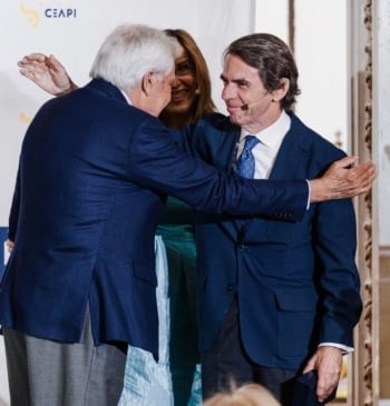 González y Aznar coinciden: "No puede ser que militemos en la destrucción [...]
