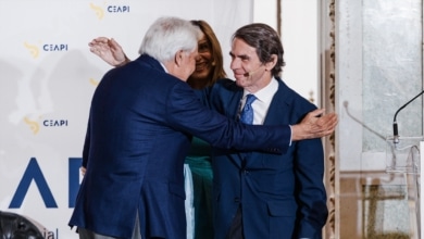 González y Aznar coinciden: "No puede ser que militemos en la destrucción del contrario"
