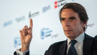 Aznar advierte a Feijóo de que debe "entusiasmar a los propios" y que no solo vale gobernar a costa del rechazo a Sánchez