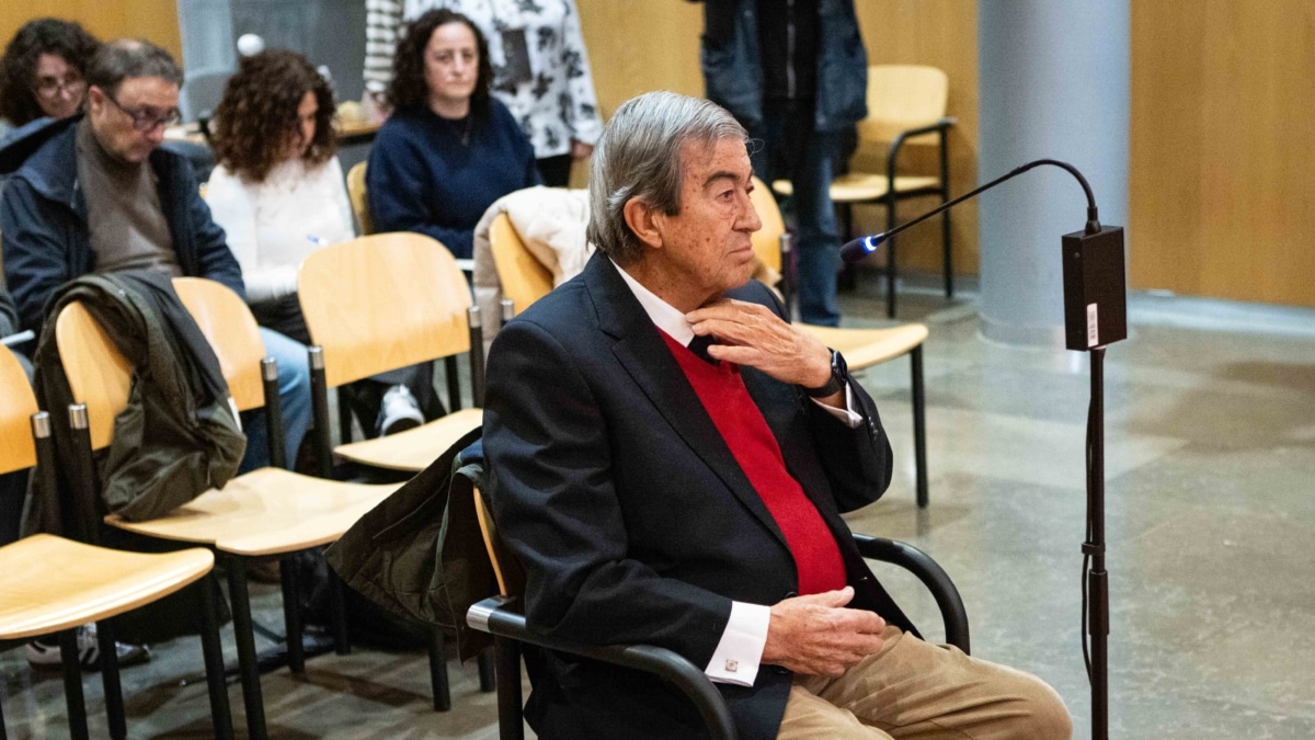 El exvicepresidente del Gobierno de España, exministro y expresidente de Asturias, Francisco Álvarez-Cascos, durante el juicio en a la Audiencia Provincial de Oviedo
