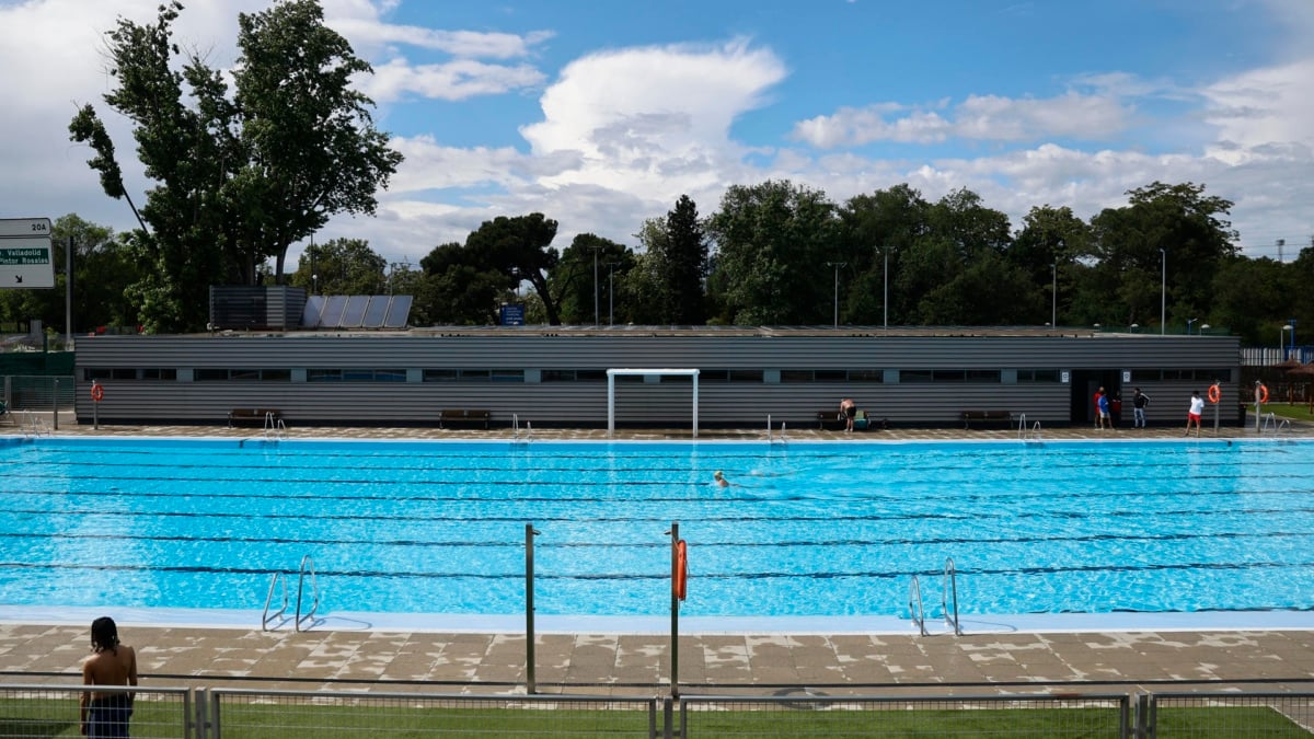 Vista de la piscina del centro deportivo municipal José María Cagigal este jueves en Madrid.