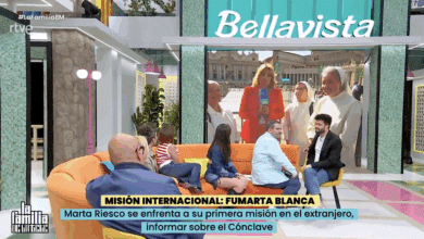 Trabajadores de RTVE recogen firmas exigiendo la retirada de 'La familia de la tele'