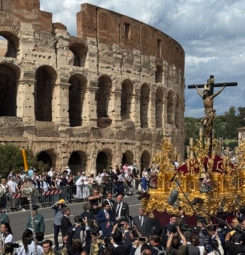 El fervor cofrade andaluz conquista Roma: el Cachorro de Sevilla y la [...]