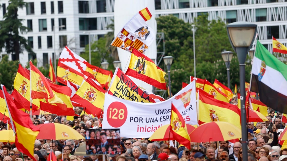 La manifestación de organizaciones afines a Vox contra Sánchez pincha sin la implicación total del PP