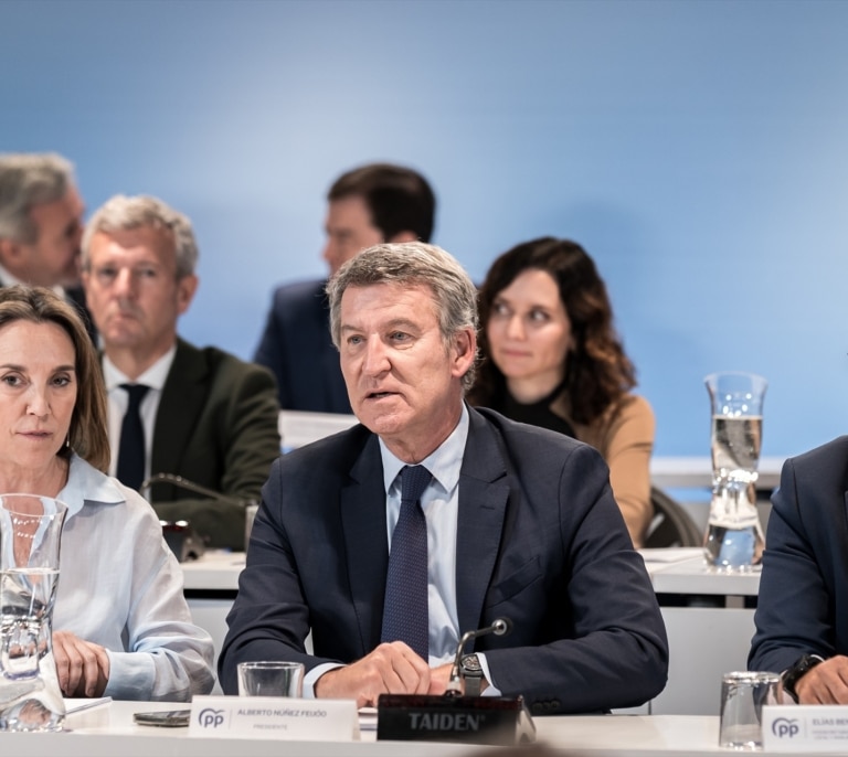 Feijóo presenta su candidatura al congreso del PP para "volver a ganar a Sánchez" y gobernar: "Adiós a los egos, las mentiras y la corrupción"